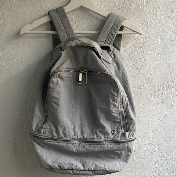 snowboard yes emoticon Yes. 2022 Women's Riding style The hybrid womens backpack laptop bag Deuter Speed Lite 12 COLOR:MONO NARDOGREY